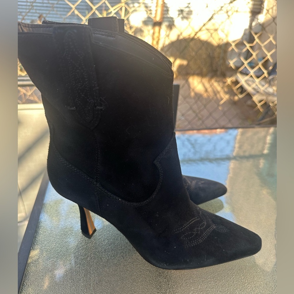 Sam Edelman Moe Spoon Black Suede Booties 7M NWOB - Picture 2 of 12